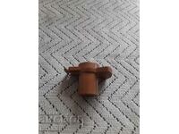 Degetul mare al capacului de distribuitor vechi