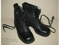 Καινούριες στρατιωτικές μπότες Νο 40 (39) από δέρμα ραμμένο από καουτσούκ. πέλματα