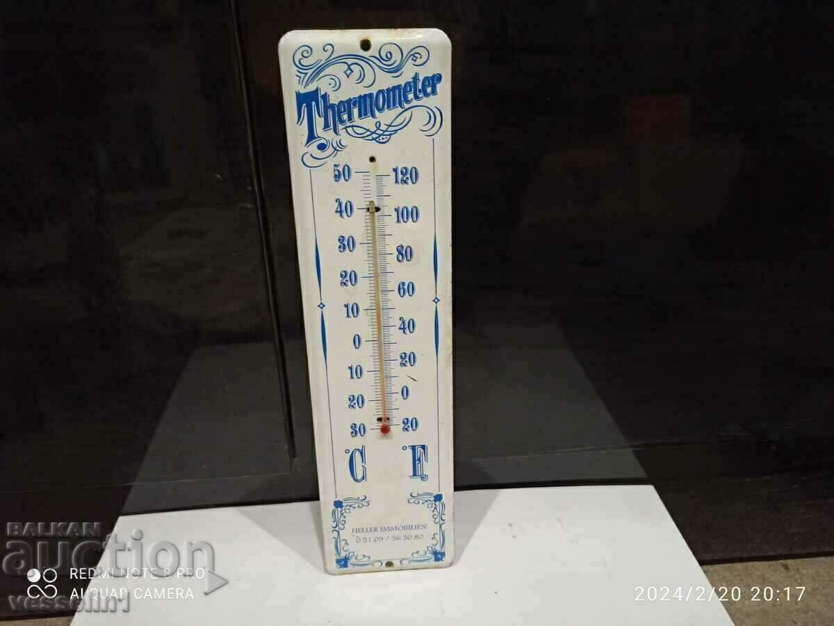 Enameled thermometer, very rare, 100 years old, early 20th century. Enameled thermometer, very rare, 100 years old, early 20th century.