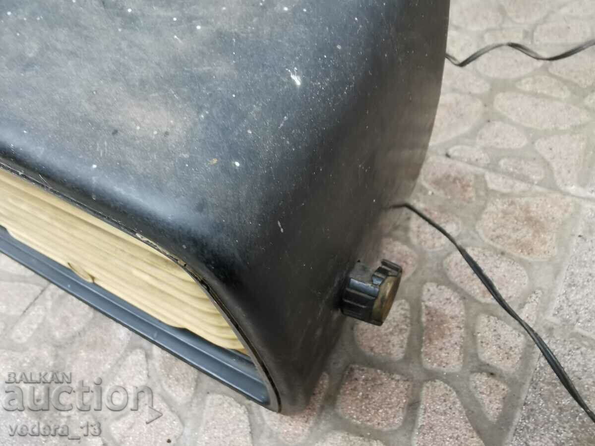 Auction speaker Auction speaker