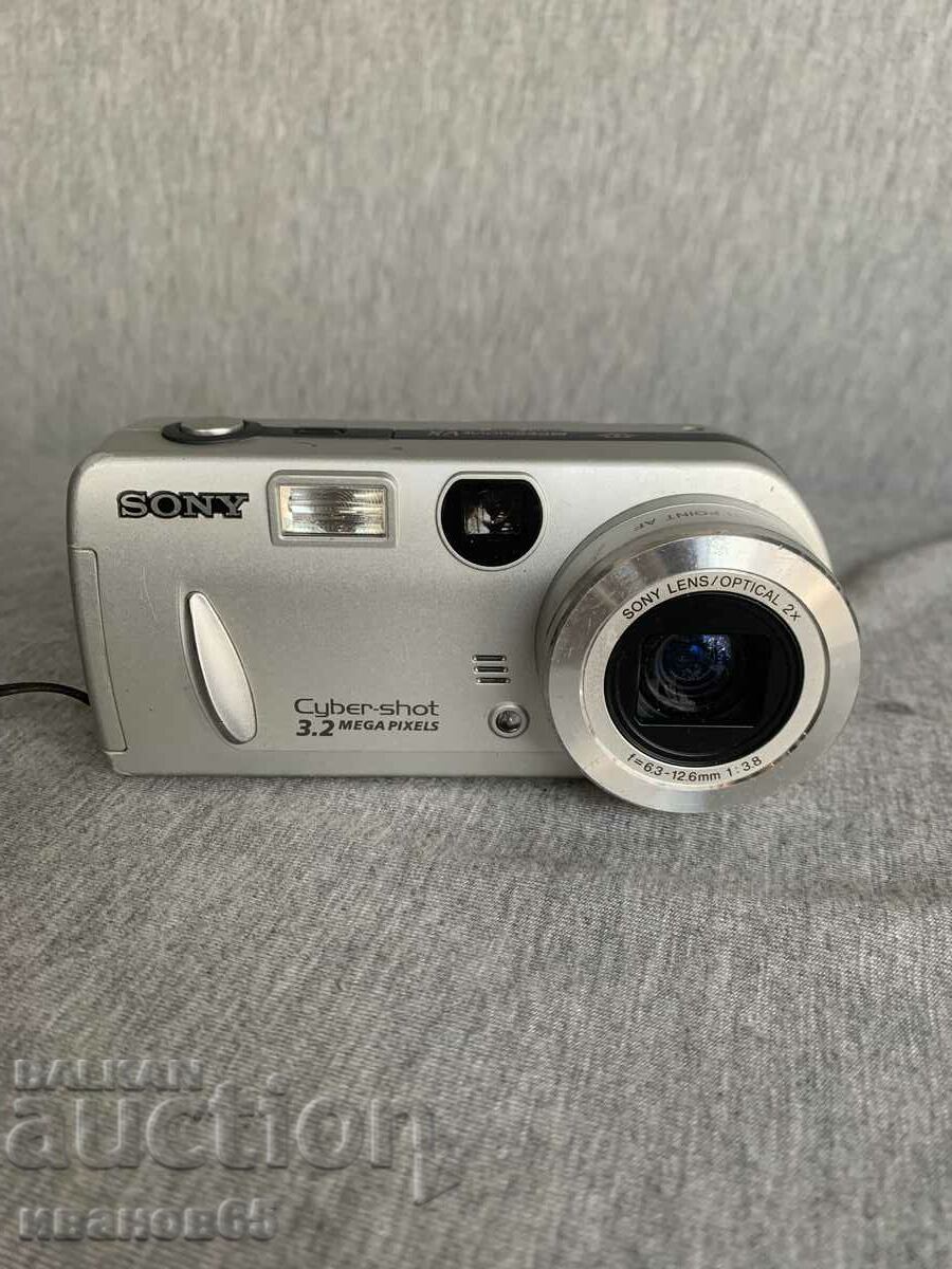 camera Sony DSC-P52