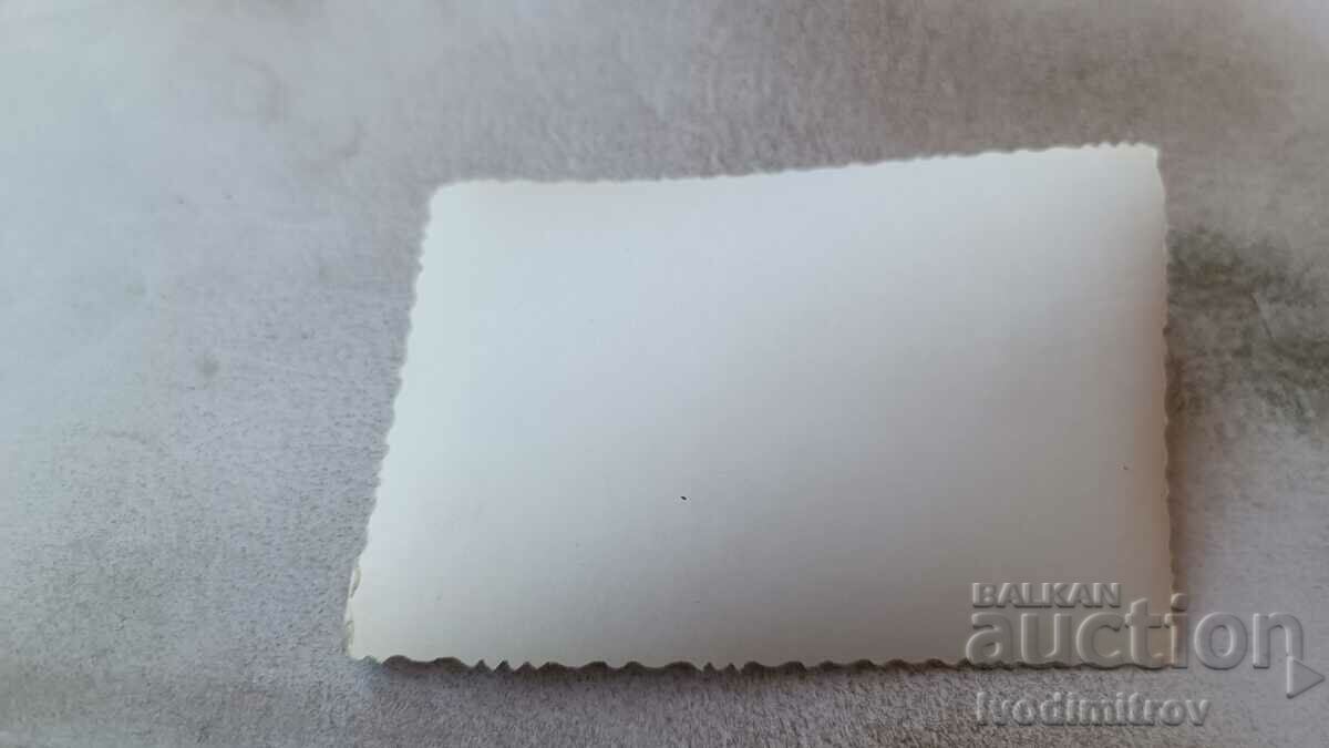 Fotografie Patru bărbați în costume de baie în zăpada din munți cu preț 2.45 BGN | € 1.25 Fotografie Patru bărbați în costume de baie în zăpada din munți cu preț 2.45 BGN | € 1.25