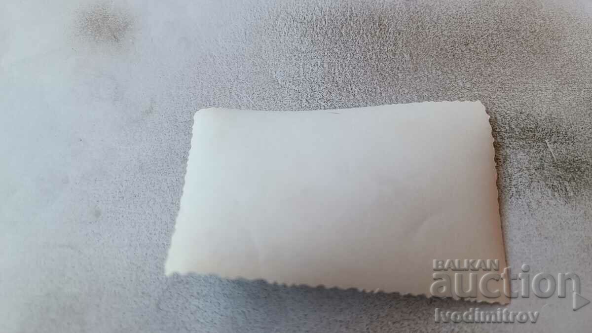 Imagine Trei bărbați goi până la brâu lângă un râu furibund cu preț 1.85 BGN | € 0.95 Imagine Trei bărbați goi până la brâu lângă un râu furibund cu preț 1.85 BGN | € 0.95