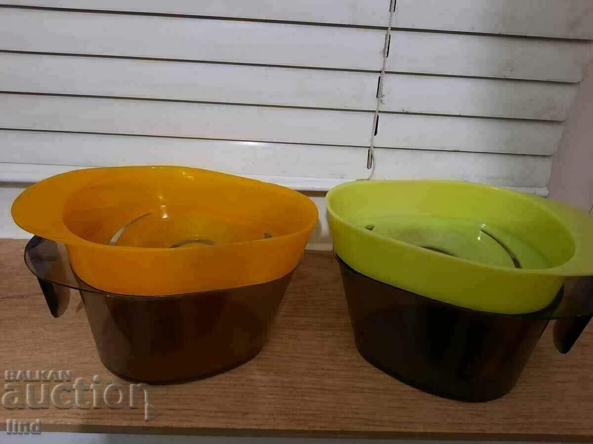 2 The device for separating the yolk from the white 2 The device for separating the yolk from the white