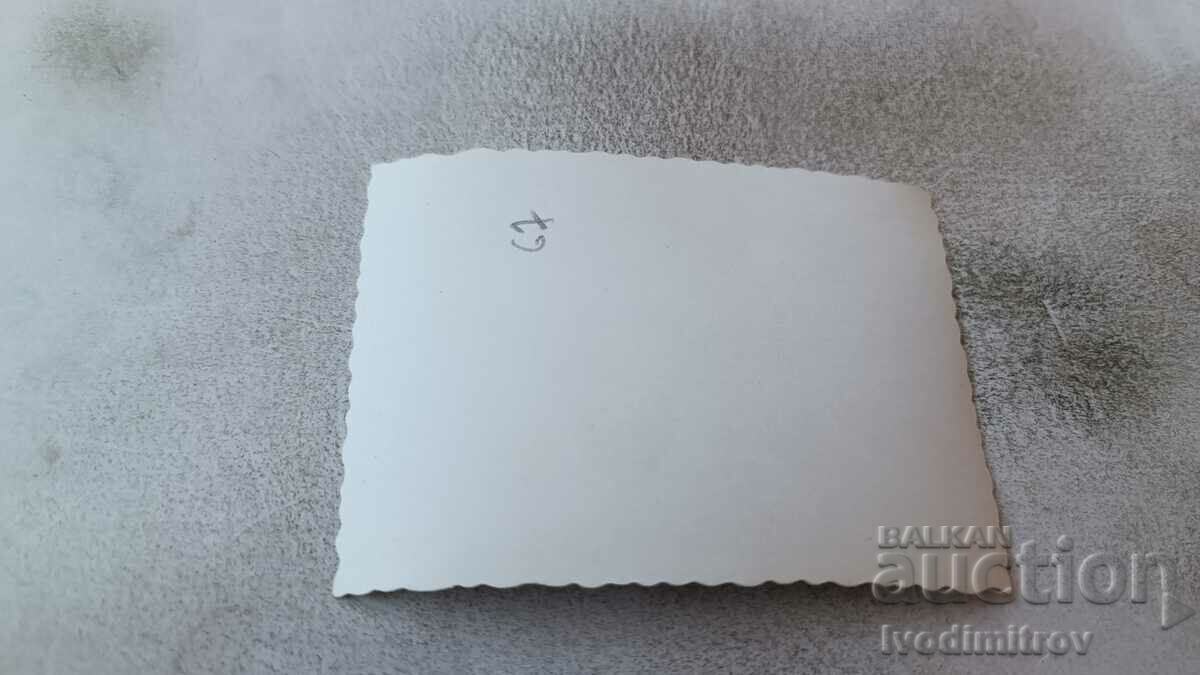 Fotografie Două tinere pe plajă cu preț 1.65 BGN | € 0.84 Fotografie Două tinere pe plajă cu preț 1.65 BGN | € 0.84