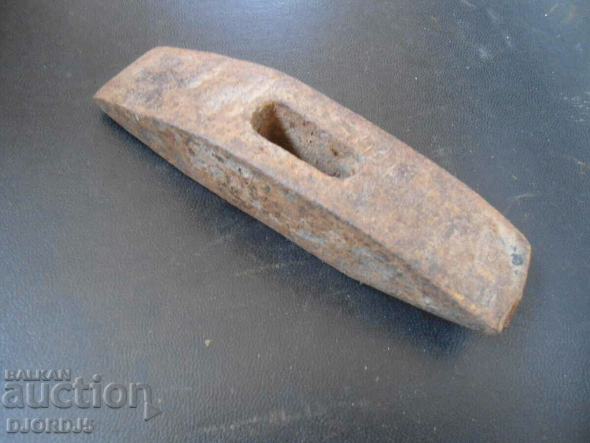 Delivery of Old specialized hammer, 0.750 kg. Delivery of Old specialized hammer, 0.750 kg.