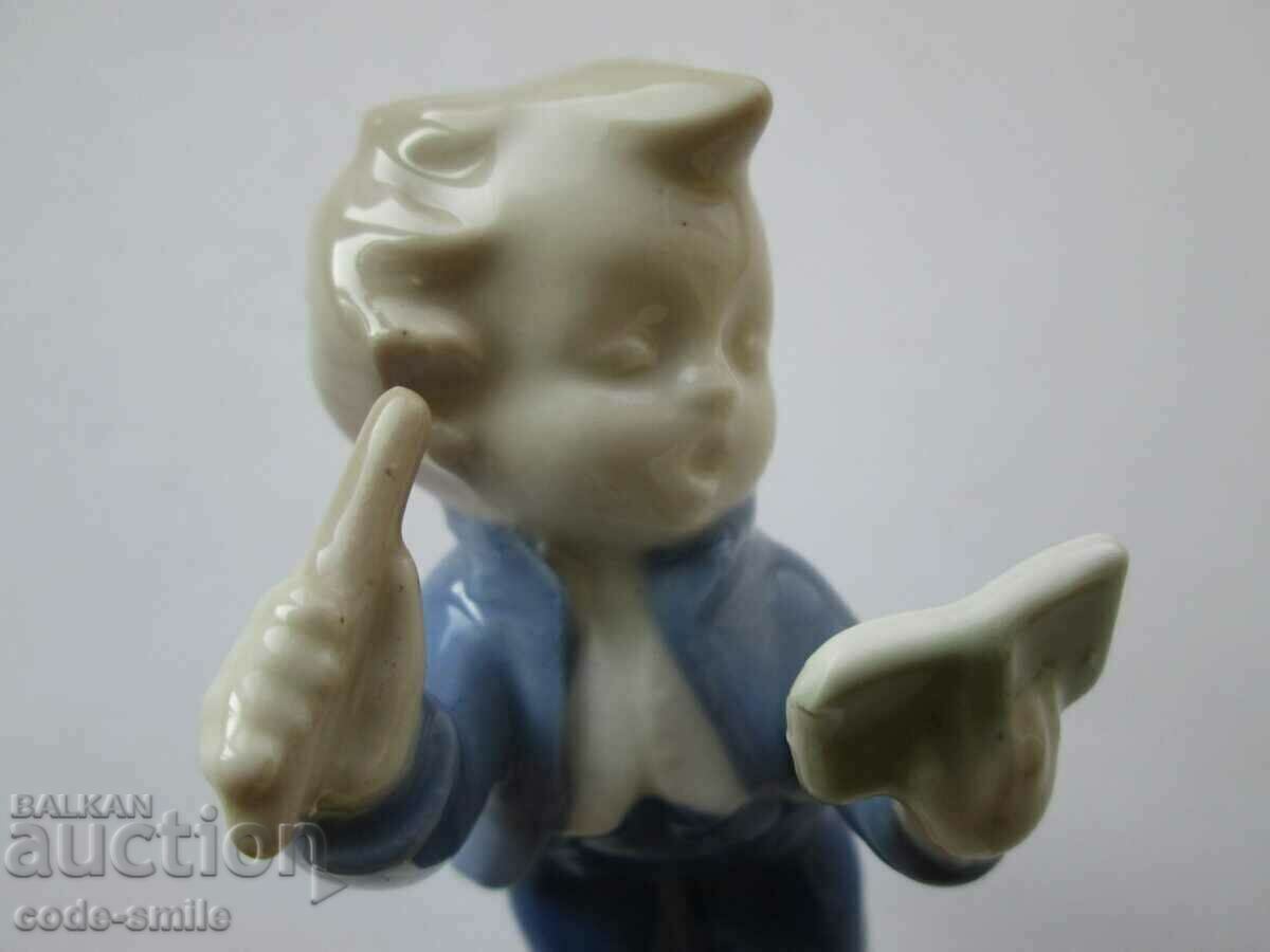 Veche figurina statueta din portelan "Boy Conductor" portelan - 6 Veche figurina statueta din portelan "Boy Conductor" portelan - 6