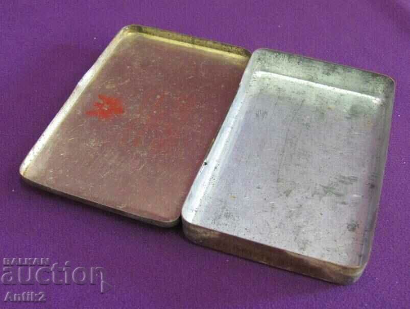 Cutie metalică pentru țigări din al doilea război mondial Germania cu preț 40.00 BGN | € 20.45