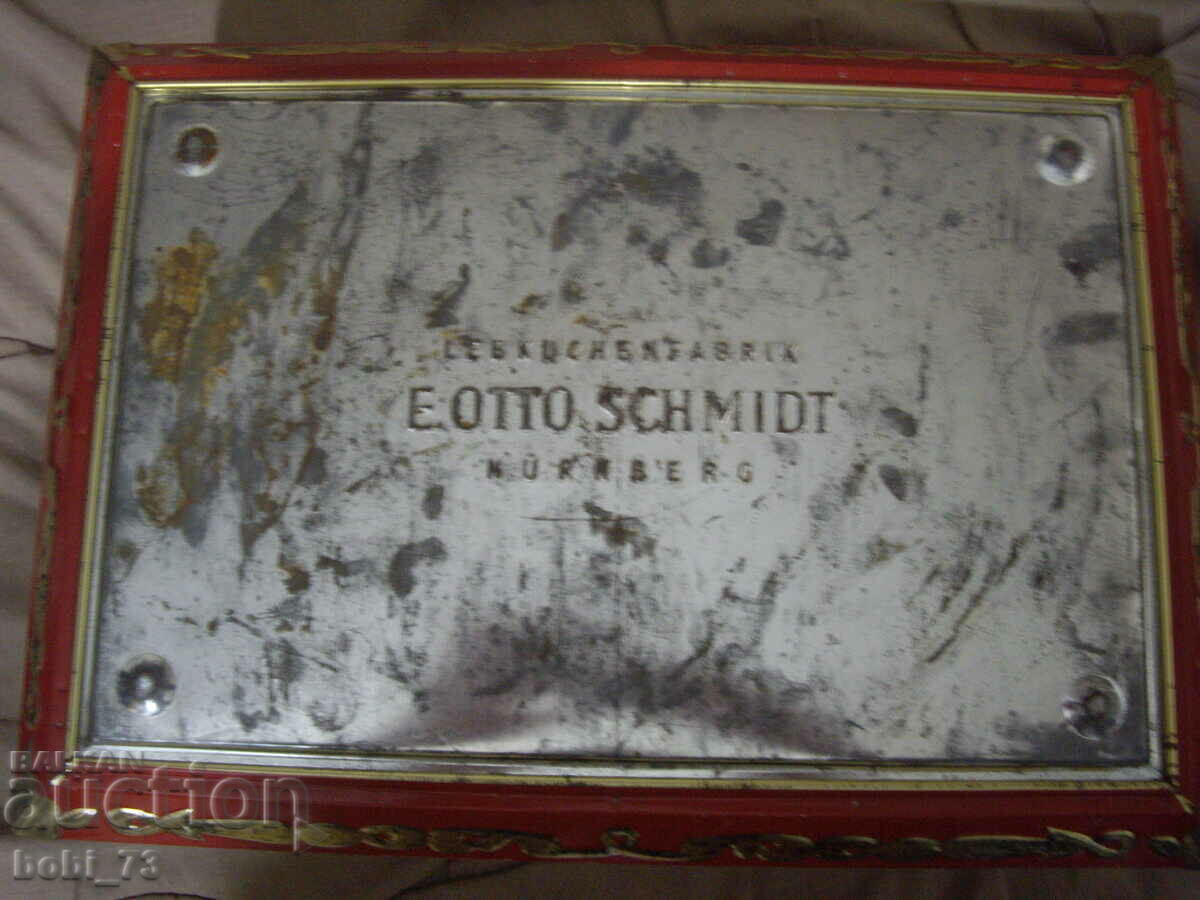 Auction Old big metal box. Auction Old big metal box.