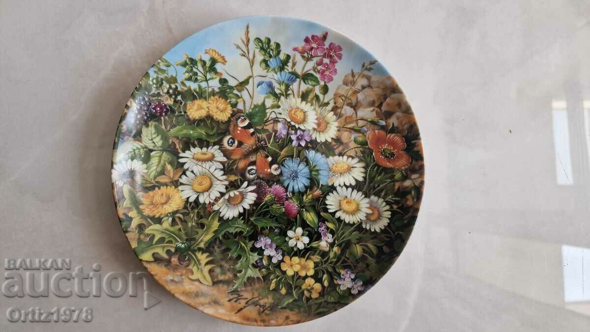 Furstenberg– Пъстра порцеланова чиния за стена. Отлична!