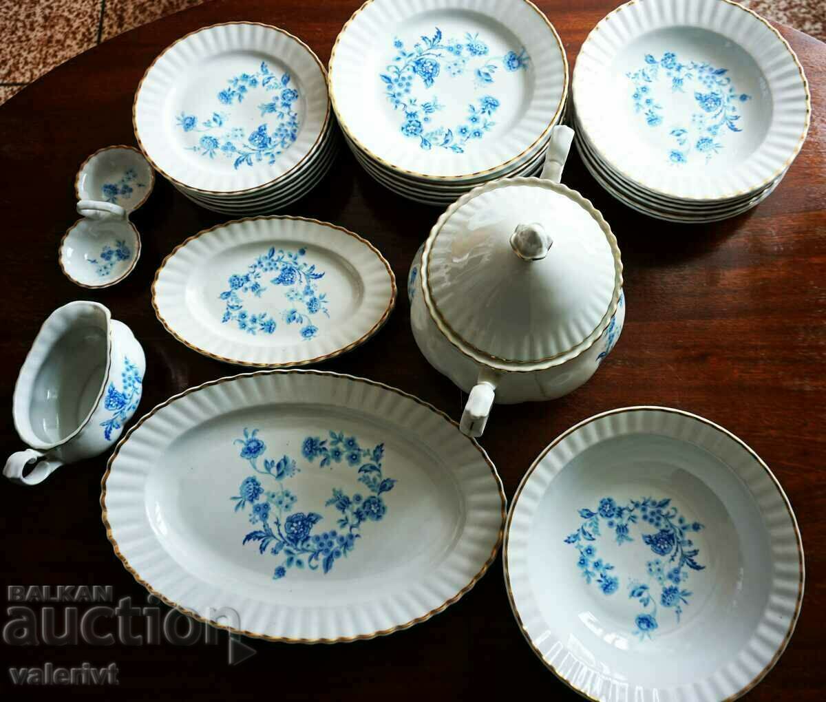 Dining service-porcelain-with gold edging-26 pieces