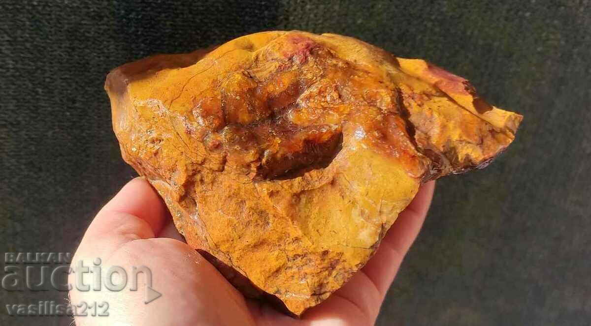 A large jasper with a streak with price € 4.00 | 7.82 BGN