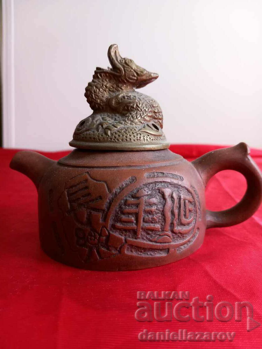 Foarte rar castron chinezesc Yixing din lut vechi cu capac din bronz