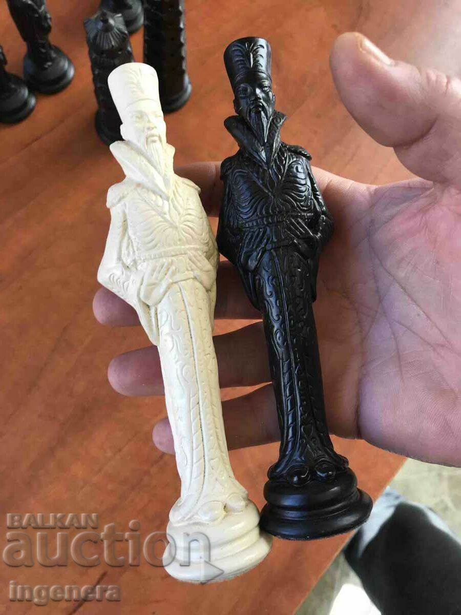 FIGURĂ FIGURI ORNAMENTE DE ALABASTRU 15 ALB ȘI 15 NEGRU cu preț 155.00 BGN | € 79.25