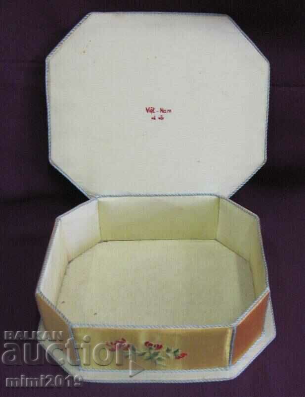 Delivery of Old Jewelry Box Vietnam Delivery of Old Jewelry Box Vietnam