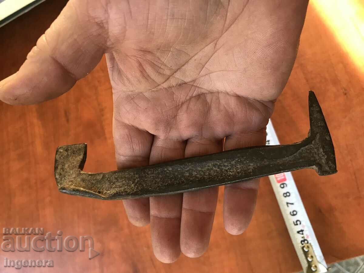 LEATHER'S TOOL PRIMITIVE FOR HORSE AMMUNITION HOLE - 5