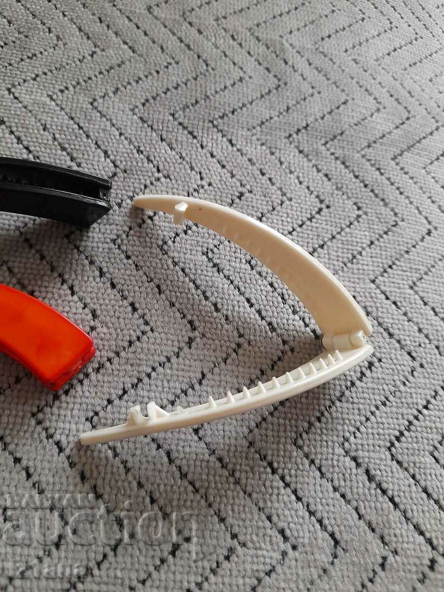 Delivery of Old barrette, hair clips