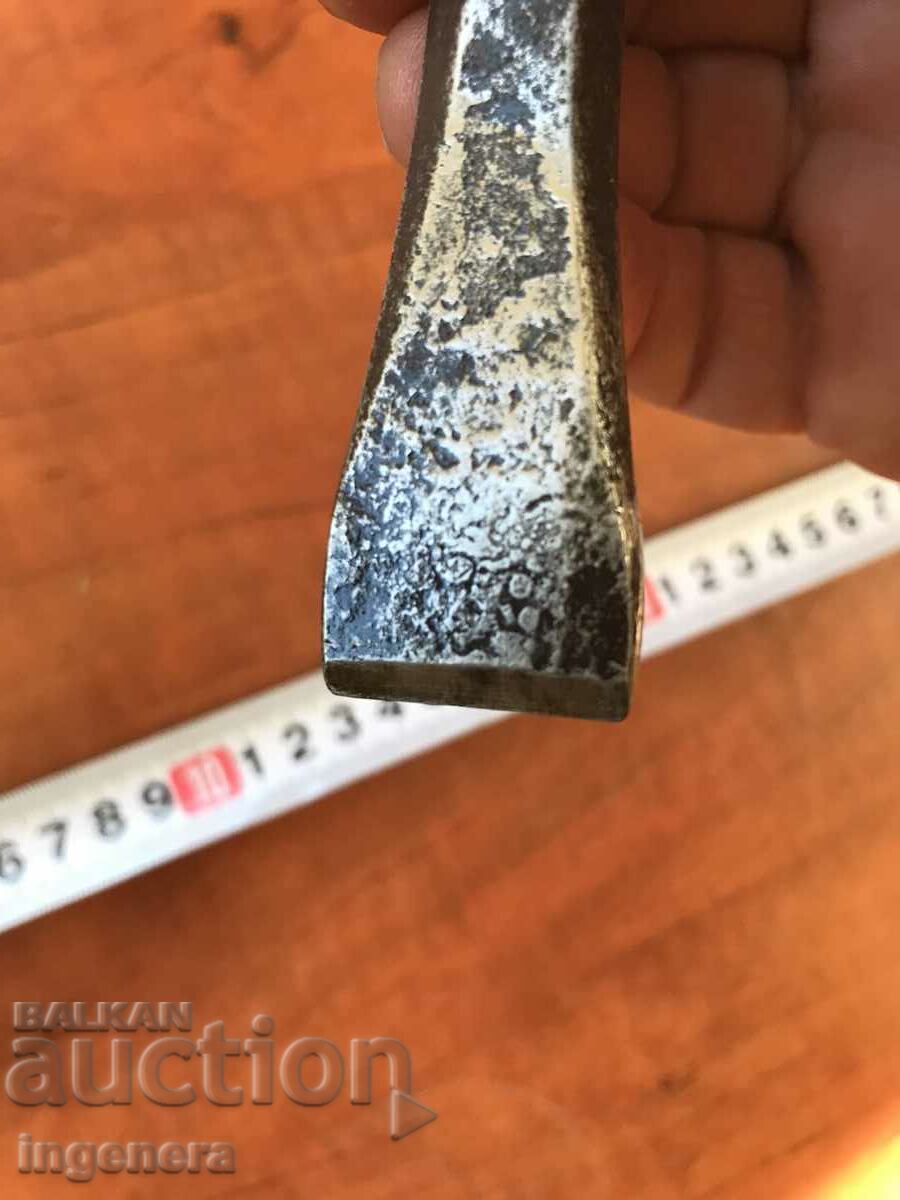 Auction  CUTTER OLD FORGED TOOL