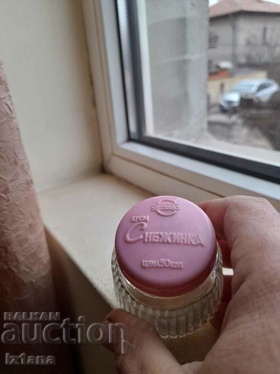 Auction An old jar of Snezhina cream Auction An old jar of Snezhina cream