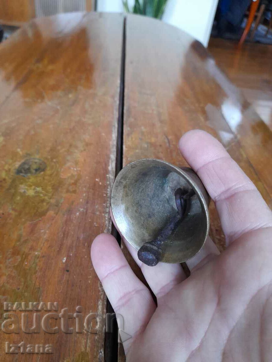 Licitație Clopot vechi, aplaudă, chan