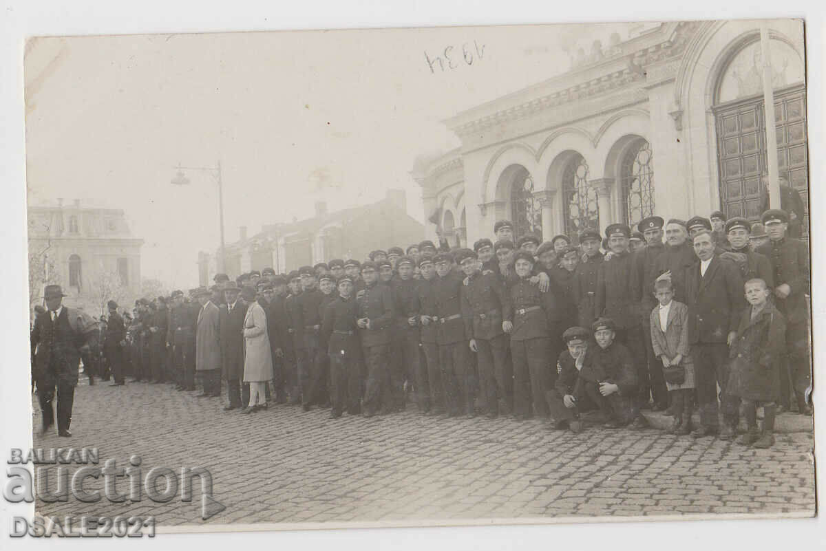 Fotografie SOFIA 1930 studenți militari în fața lui Alexandru Nevski