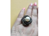 Antique ring in gold: 9K and silver: 925, with diamonds