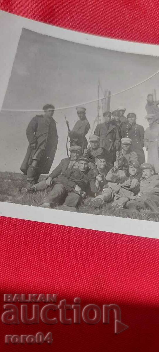 Auction GUNS - SOLDIERS - GRENADES Auction GUNS - SOLDIERS - GRENADES