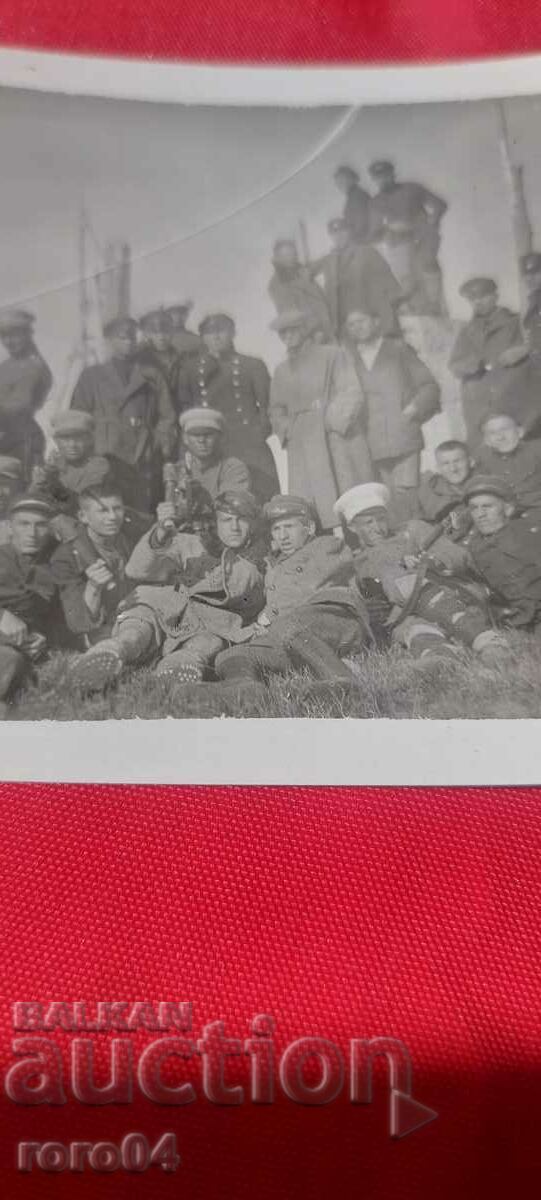 GUNS - SOLDIERS - GRENADES - 5 GUNS - SOLDIERS - GRENADES - 5