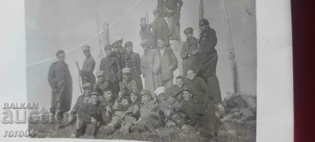 GUNS - SOLDIERS - GRENADES - 7 GUNS - SOLDIERS - GRENADES - 7