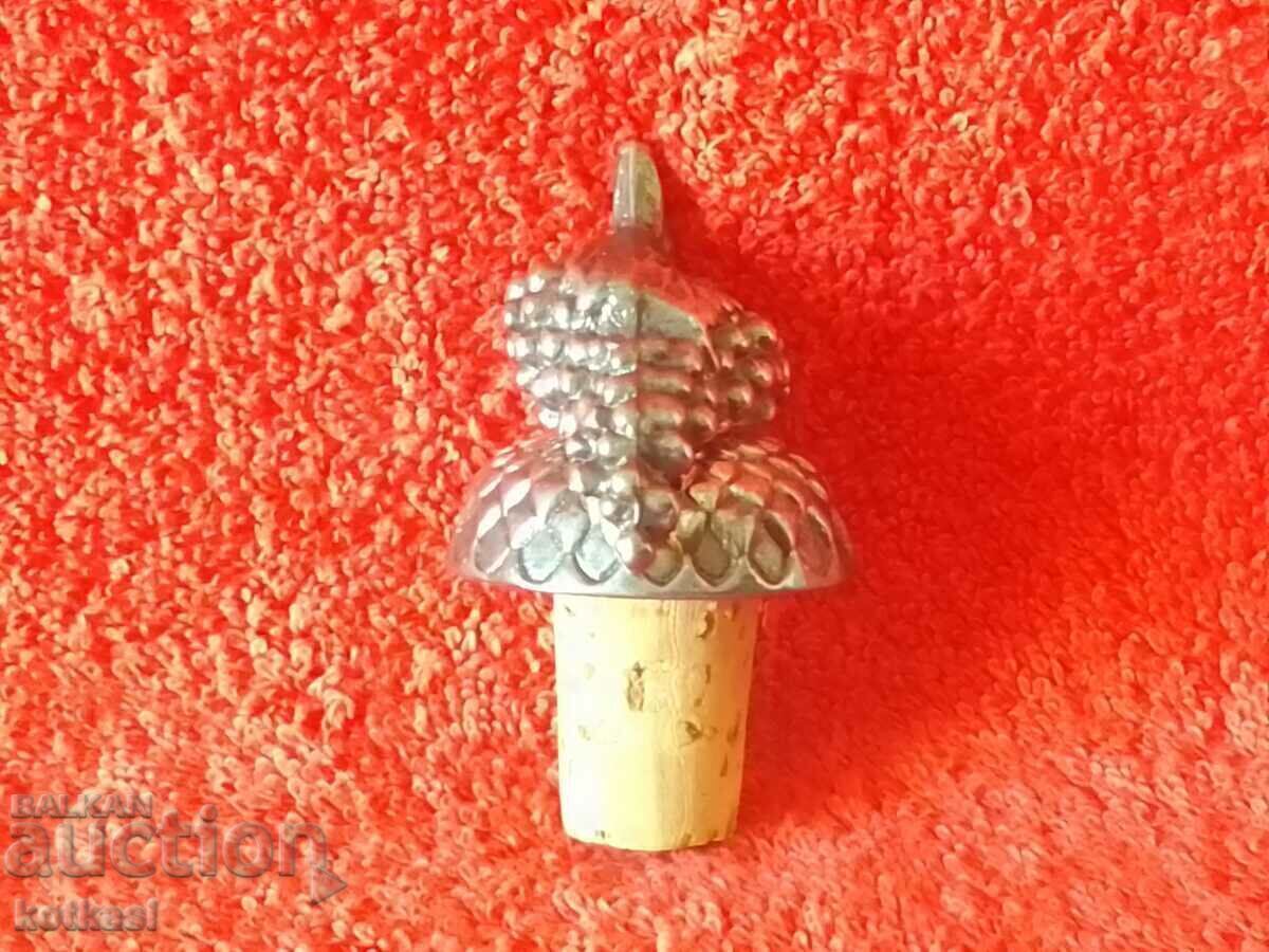 Bottle cap with a metal figure of a bunch of grapes with price 25.50 BGN | € 13.04 Bottle cap with a metal figure of a bunch of grapes with price 25.50 BGN | € 13.04