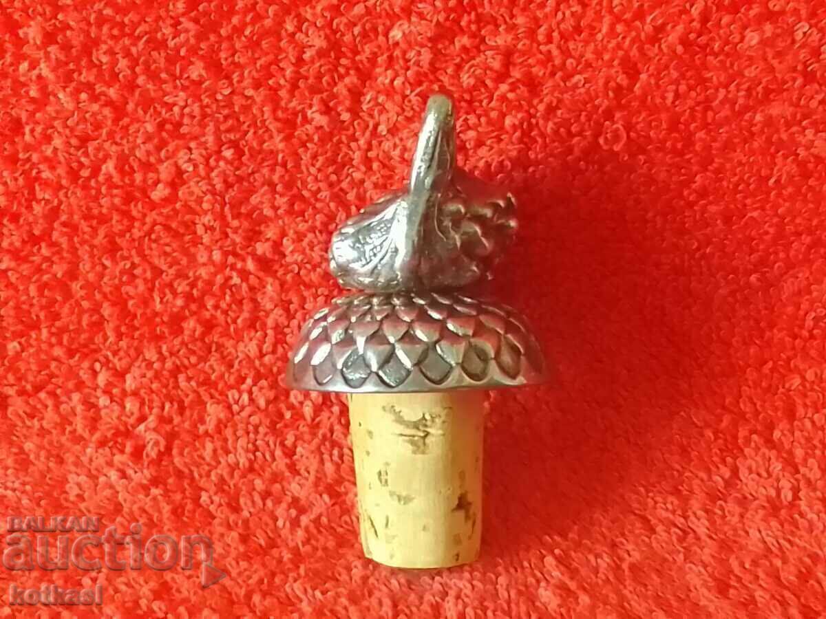 Delivery of Bottle cap with a metal figure of a bunch of grapes Delivery of Bottle cap with a metal figure of a bunch of grapes