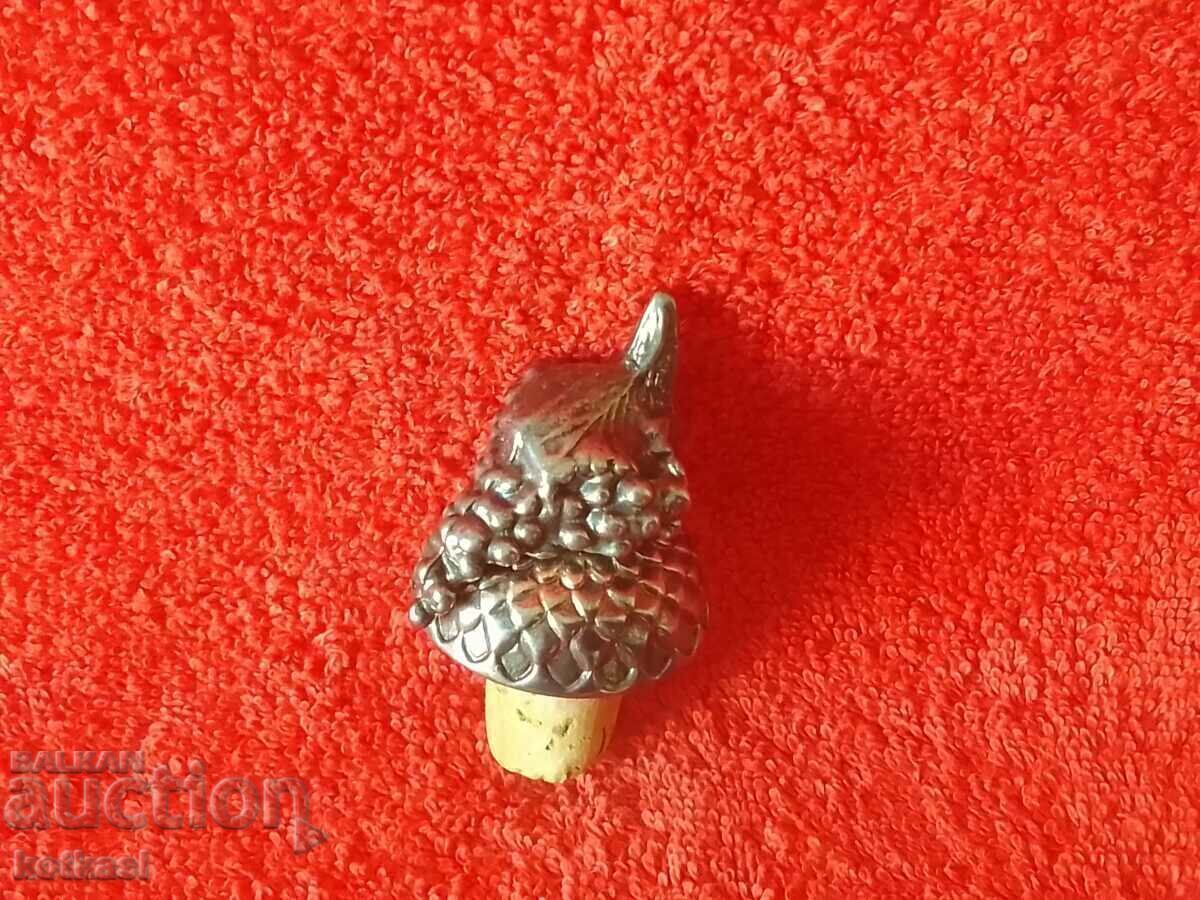 Capac de sticlă cu o figură metalică a unui ciorchine de struguri - 5