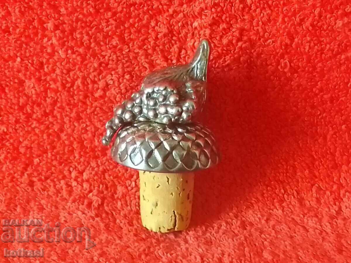 Bottle cap with a metal figure of a bunch of grapes Bottle cap with a metal figure of a bunch of grapes