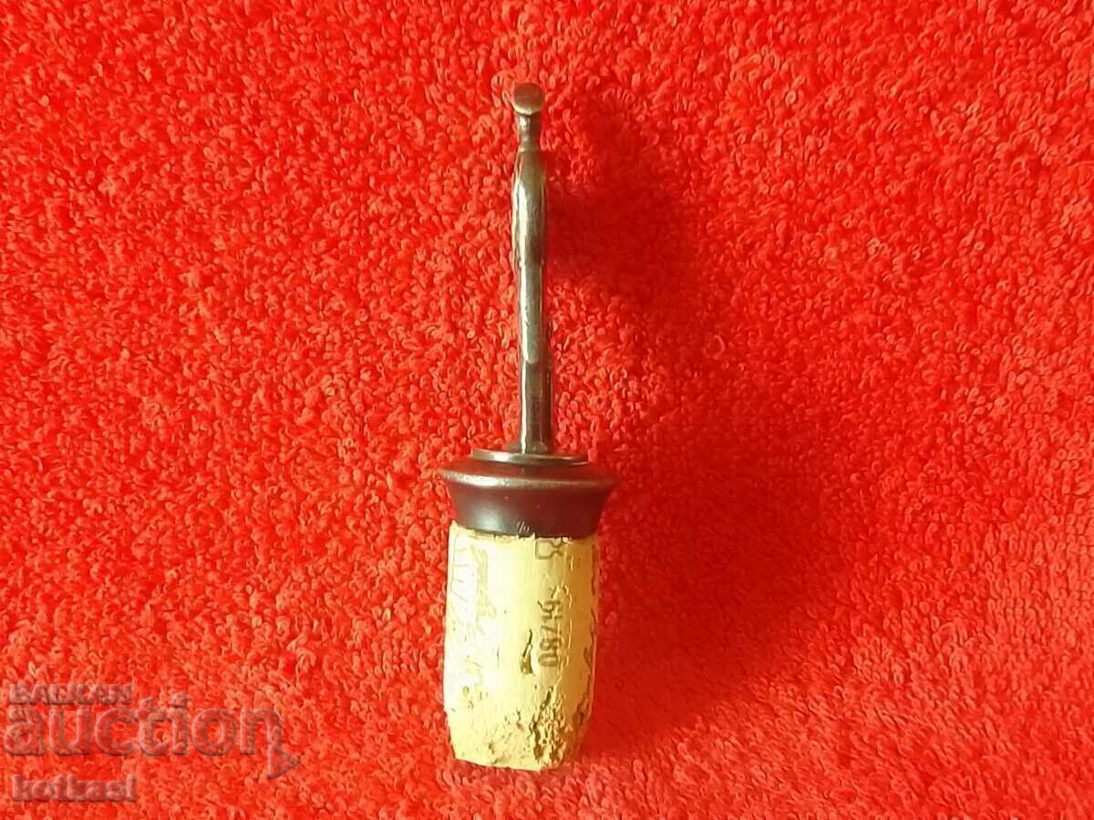 Figurină metalică cu capac de sticlă Câine mascul degustător marcat cu preț € 23.26 | 45.49 BGN