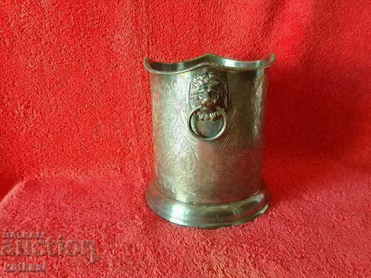 Old England SHEFFIELD Lion Heads Silver Plated Champagner with price 155.50 BGN | € 79.51 Old England SHEFFIELD Lion Heads Silver Plated Champagner with price 155.50 BGN | € 79.51
