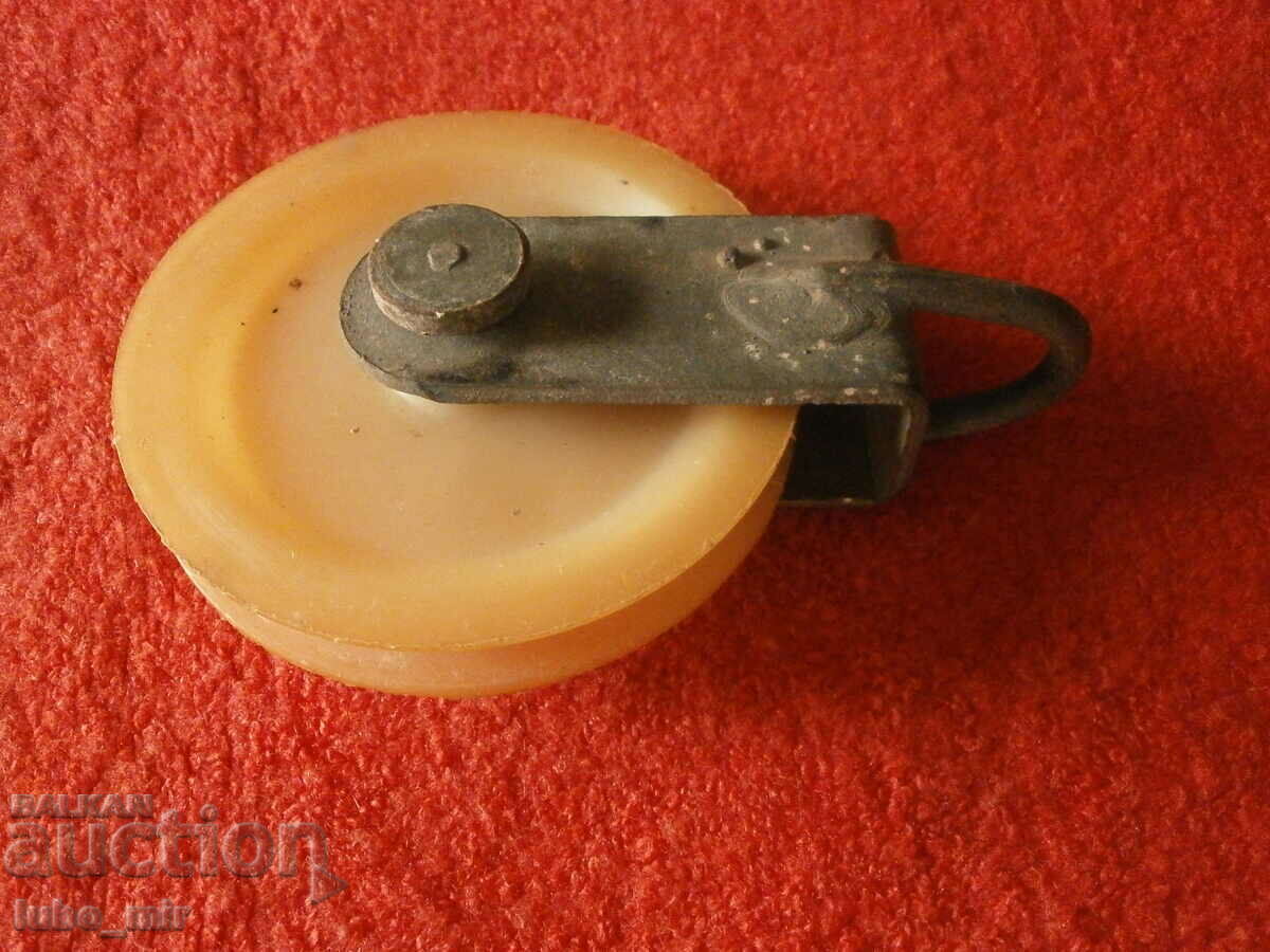 MULINETĂ DE CONSTRUCȚIE VECHE cu preț € 3.50 | 6.85 BGN