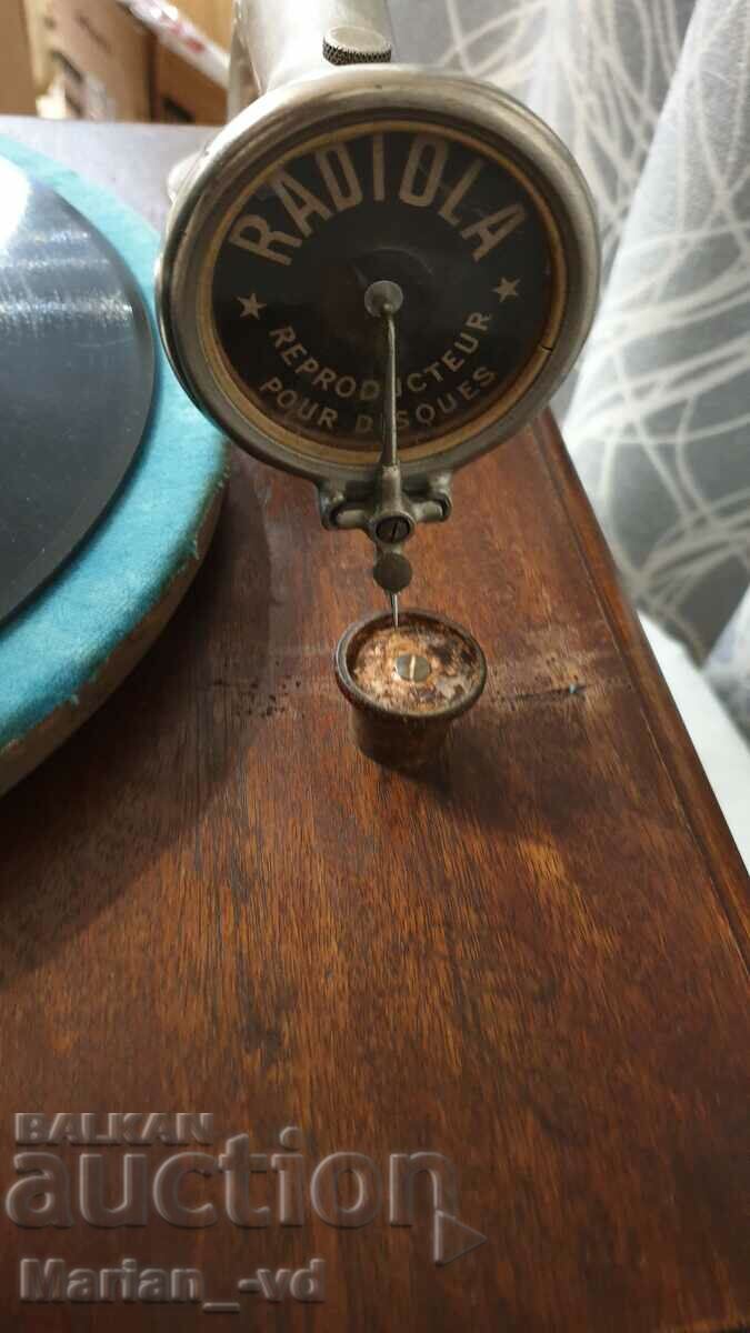Old crank gramophone with price 300.00 BGN | € 153.39