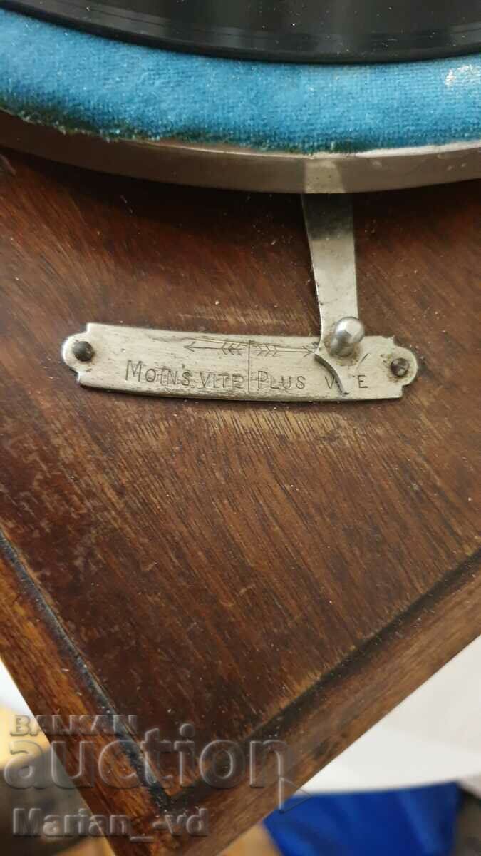 Delivery of Old crank gramophone