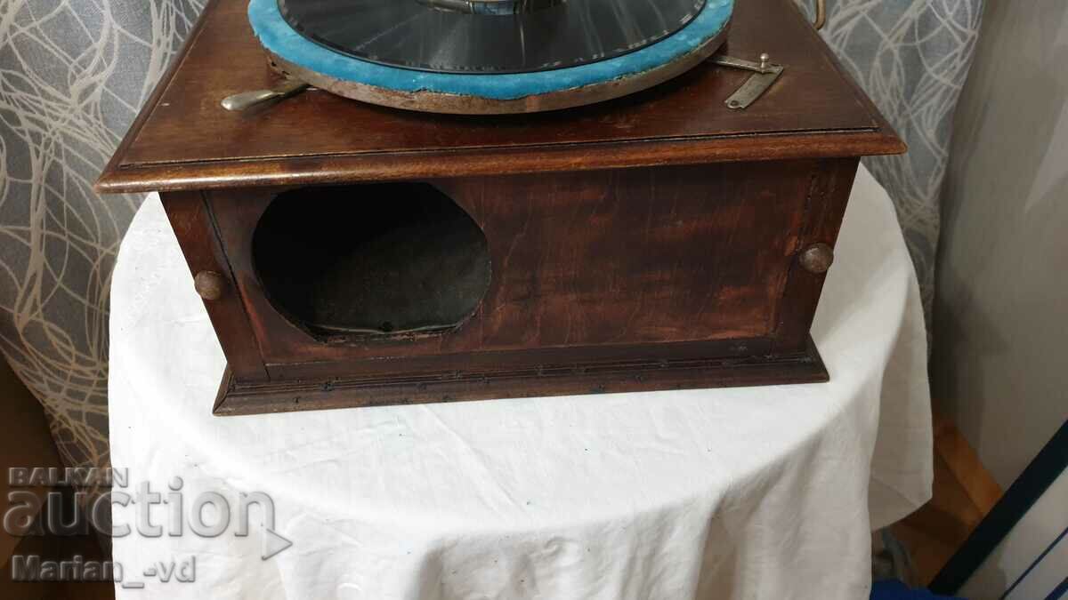 Old crank gramophone - 5
