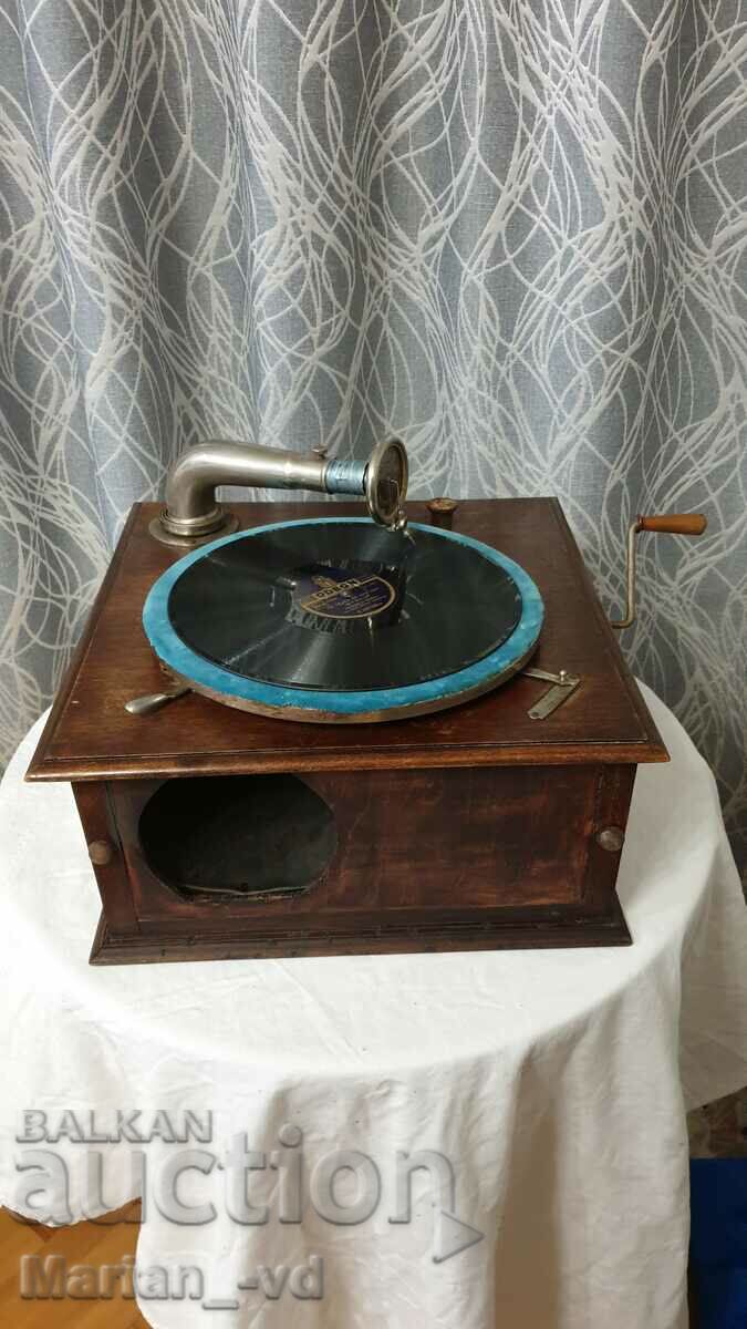 Old crank gramophone - 6