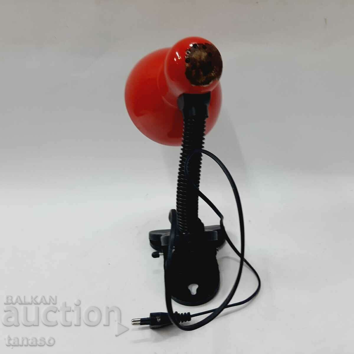 Delivery of Table lamp, red and black with clip(7.4) Delivery of Table lamp, red and black with clip(7.4)