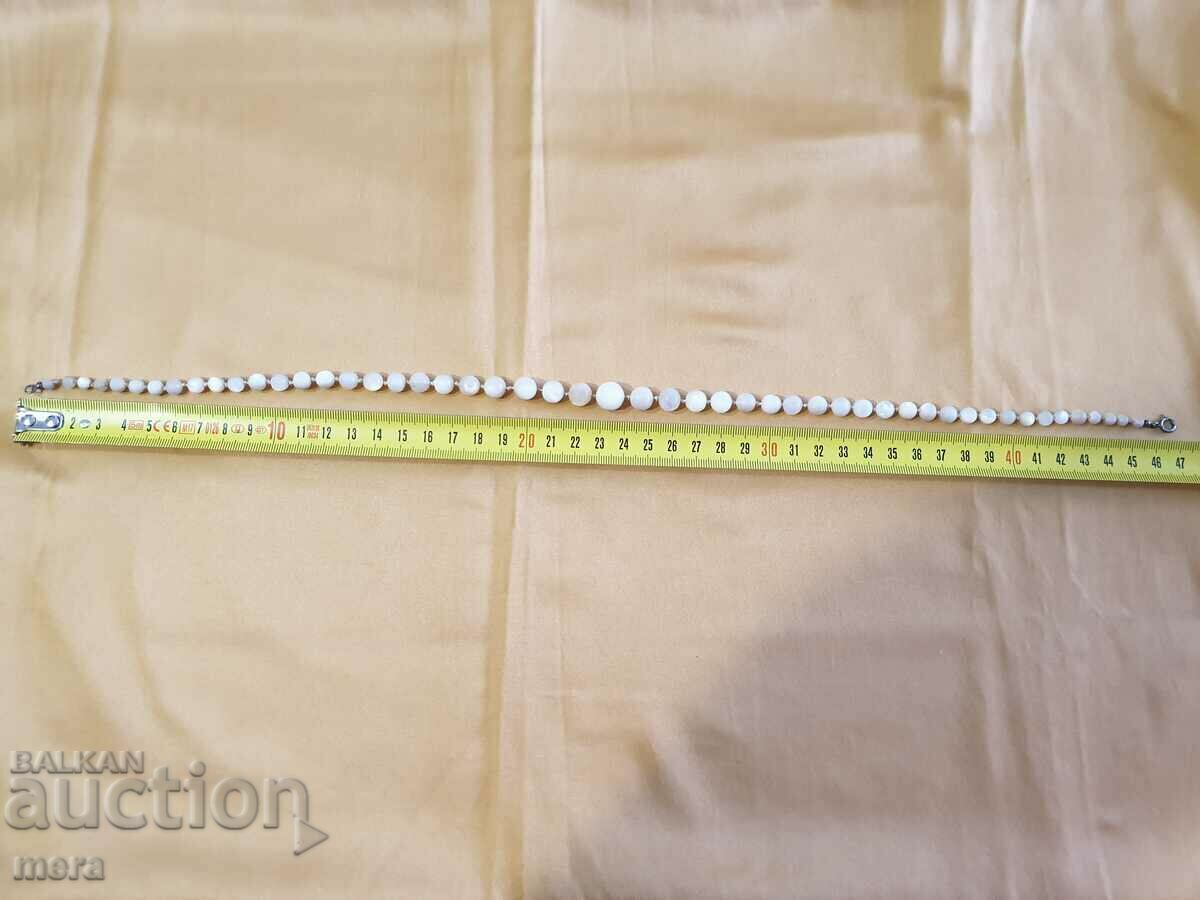 Delivery of Mother of pearl necklace Delivery of Mother of pearl necklace