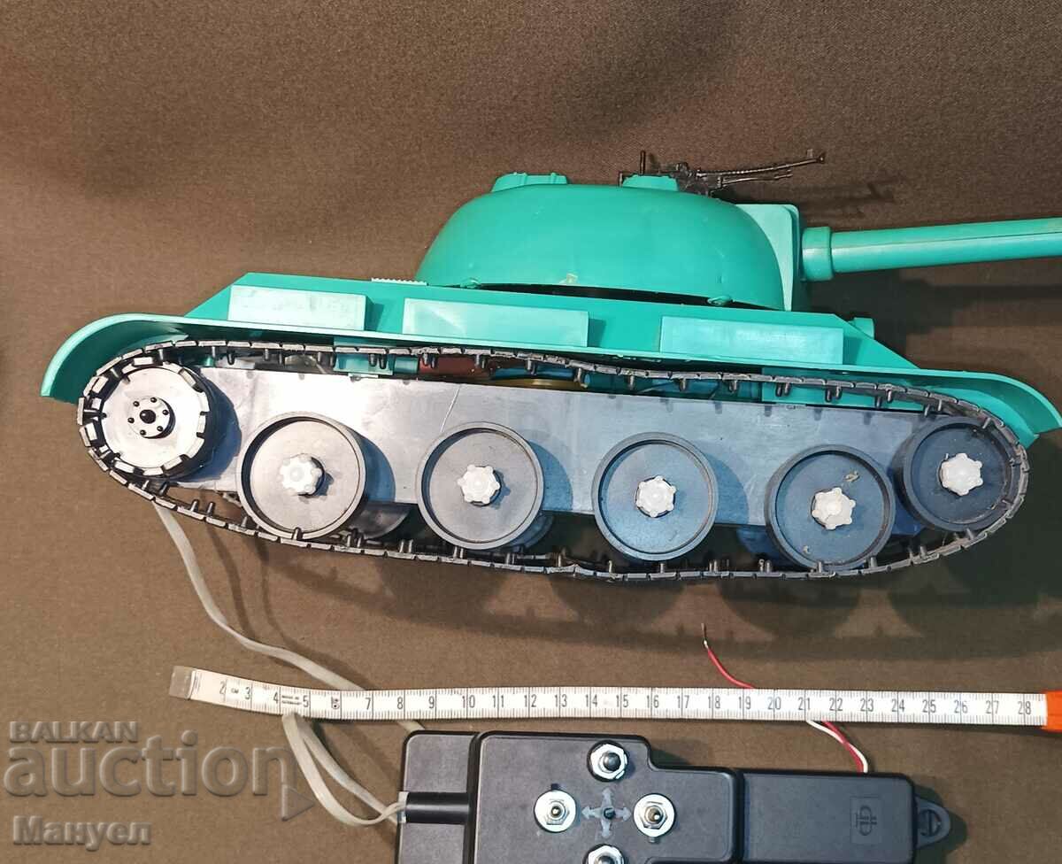 Old Soviet mechanized toy - tank. - 5