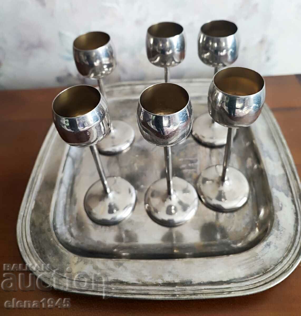 Pahare de shot și tequila