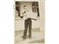 Βουλγαρία. Παλιά φωτογραφία φωτογραφίας - Άνθρωπος που παίζει μια συγχορδία...