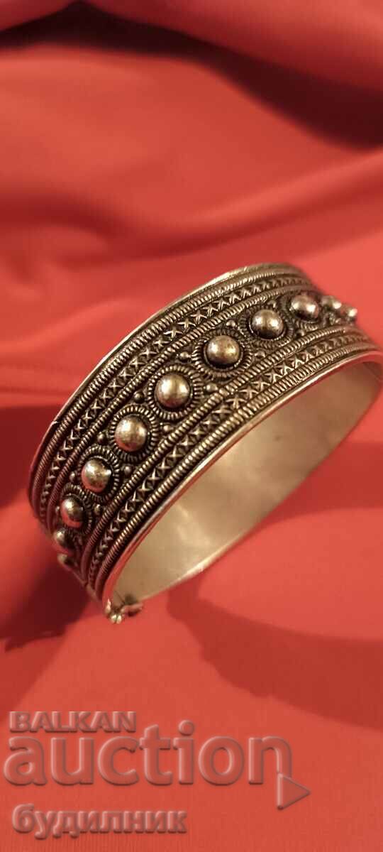 Solid silver bracelet. 835 BZC sample