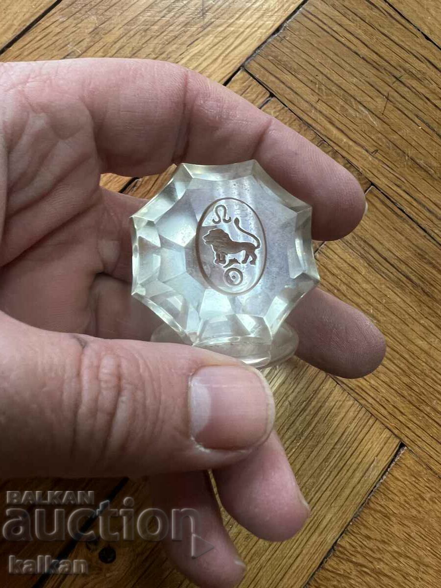 Стъклен сувенир на зодиакален знак лъв - 4х4 см