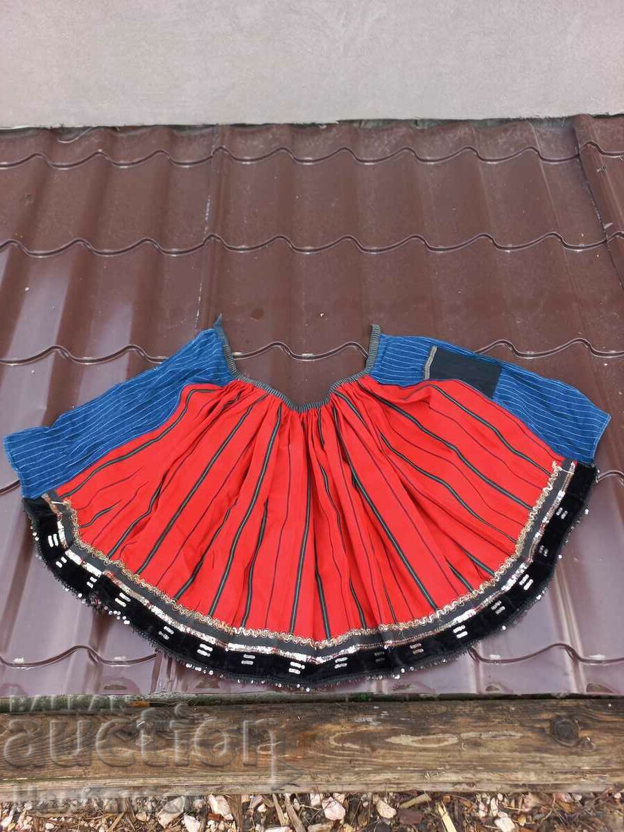 OLD WOMEN'S SKIRT DRESS WORN OLD WOMEN'S SKIRT DRESS WORN