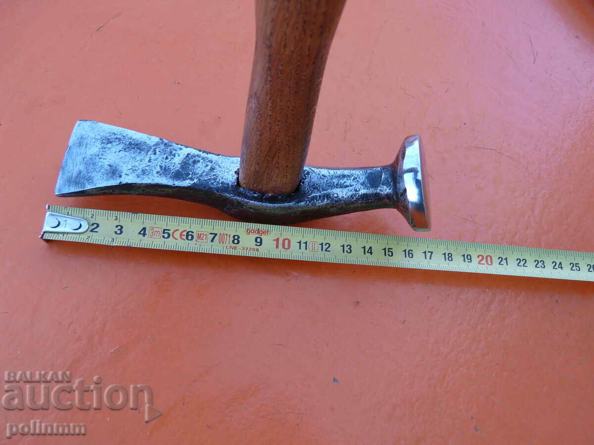 Παλιό γερμανικό σφυρί τσαγκάρη - 243 με τιμή 50.00 BGN | € 25.56 Παλιό γερμανικό σφυρί τσαγκάρη - 243 με τιμή 50.00 BGN | € 25.56