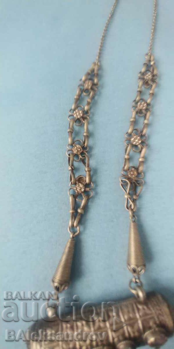 Auction Renaissance musk Auction Renaissance musk